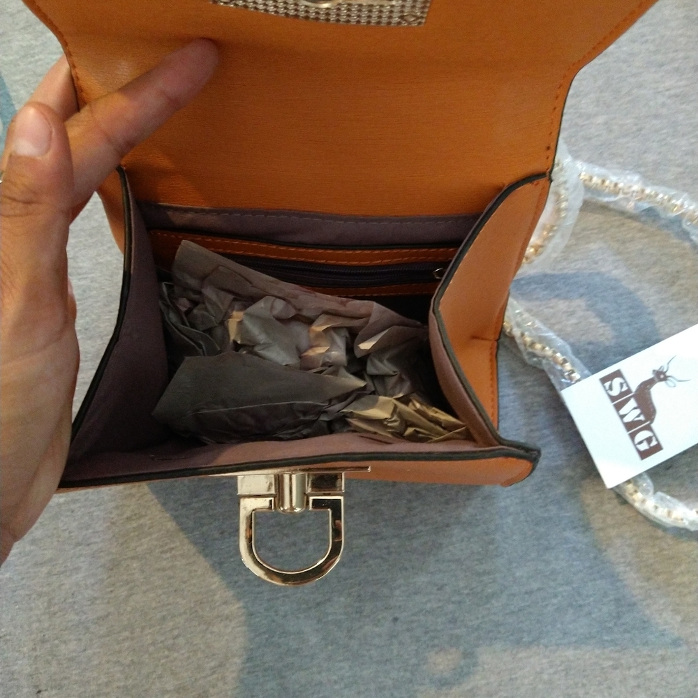 A hand bag